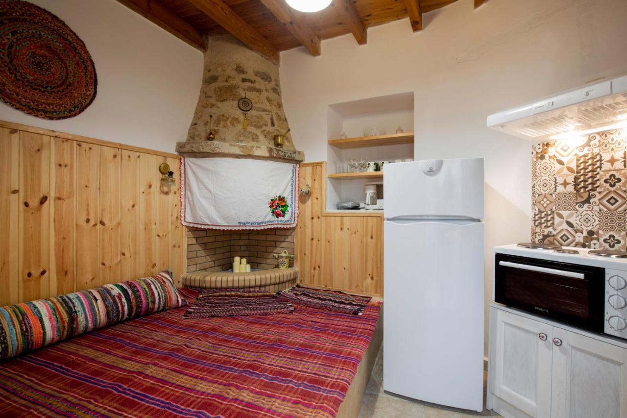 "Finio" Traditional House Apartment Архангелос Екстериор снимка